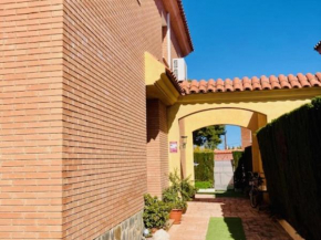 Casa Familiar con Piscina en Zona Tranquila de Miami Playa - ES-9-153
